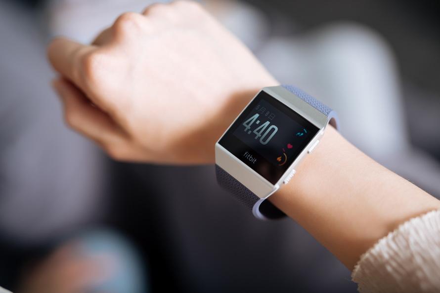 Fitbit 因烧伤危险召回 170 万只智能手表
